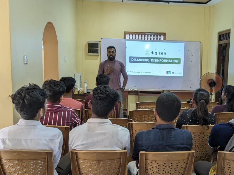 Arzath Areeff leading a media literacy workshop for local youth in Sri Lanka in Batticaloa. 