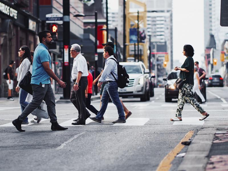 Pessoas andando