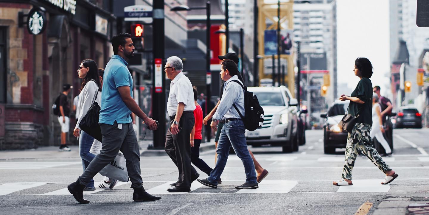 Pessoas andando